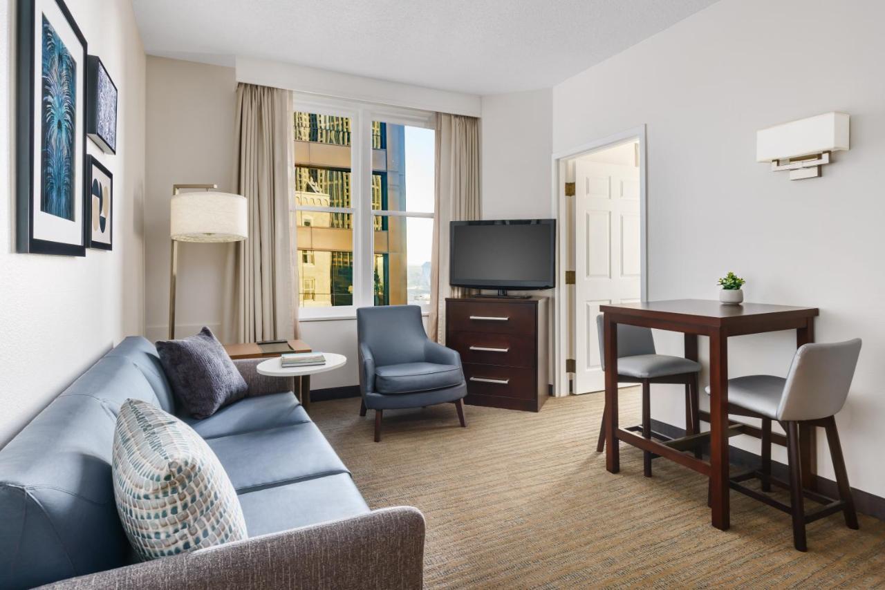 One-Bedroom Queen Suite