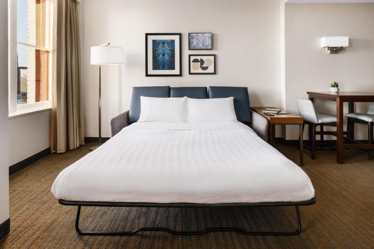 One-Bedroom Queen Suite