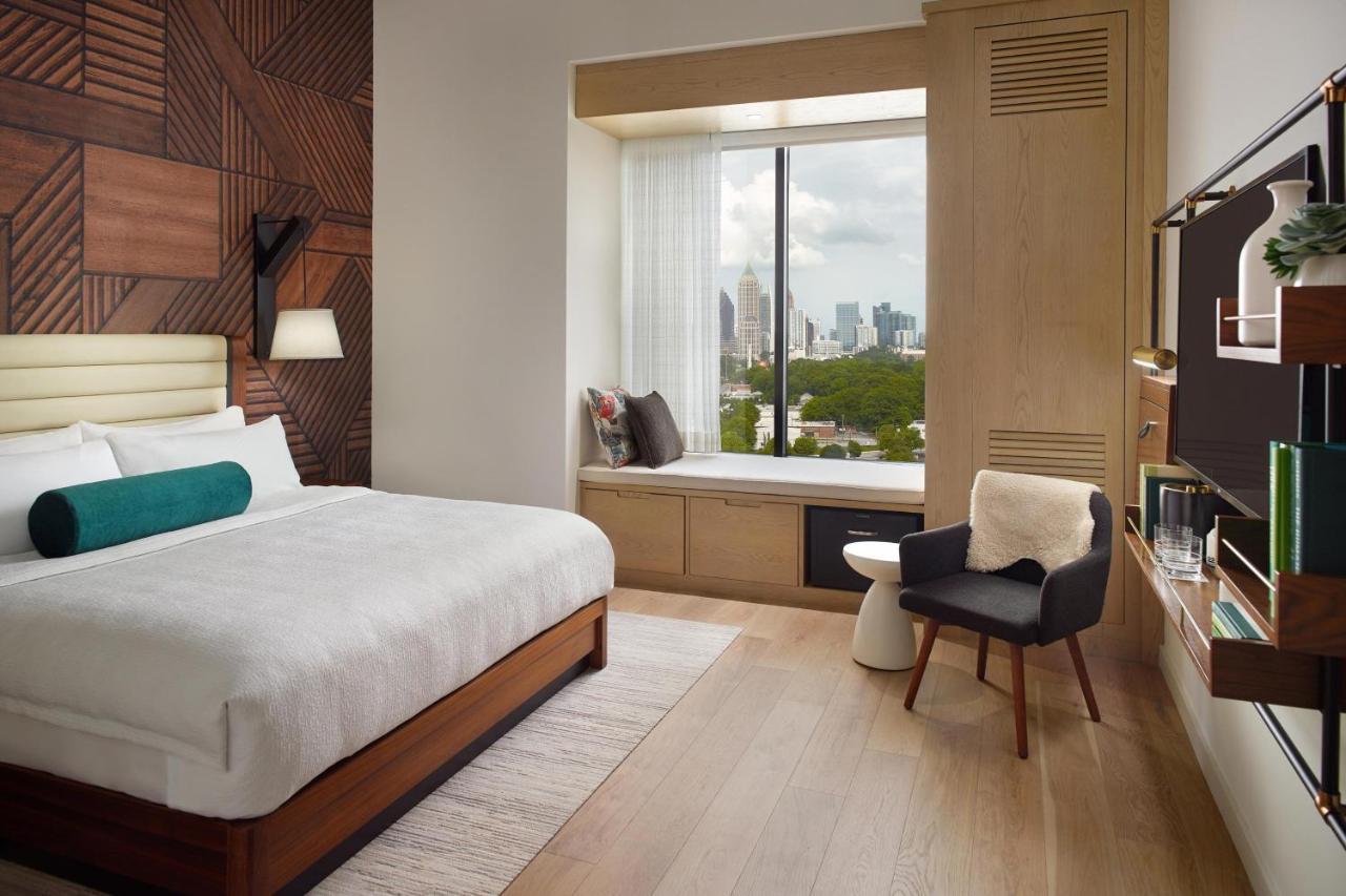 Deluxe King Guest Room with Skyline View,1404850742:JPEG
