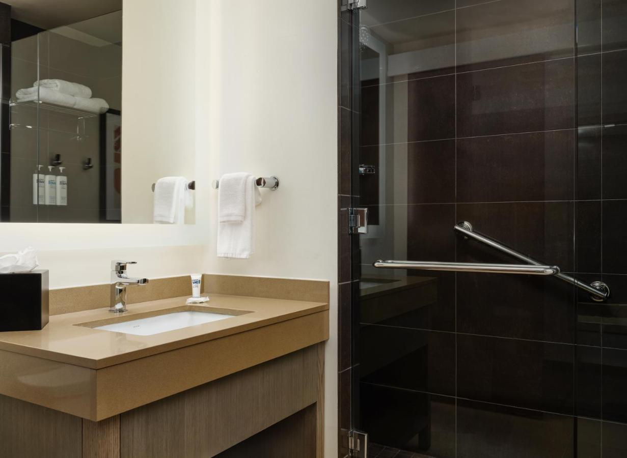 One-Bedroom King Suite