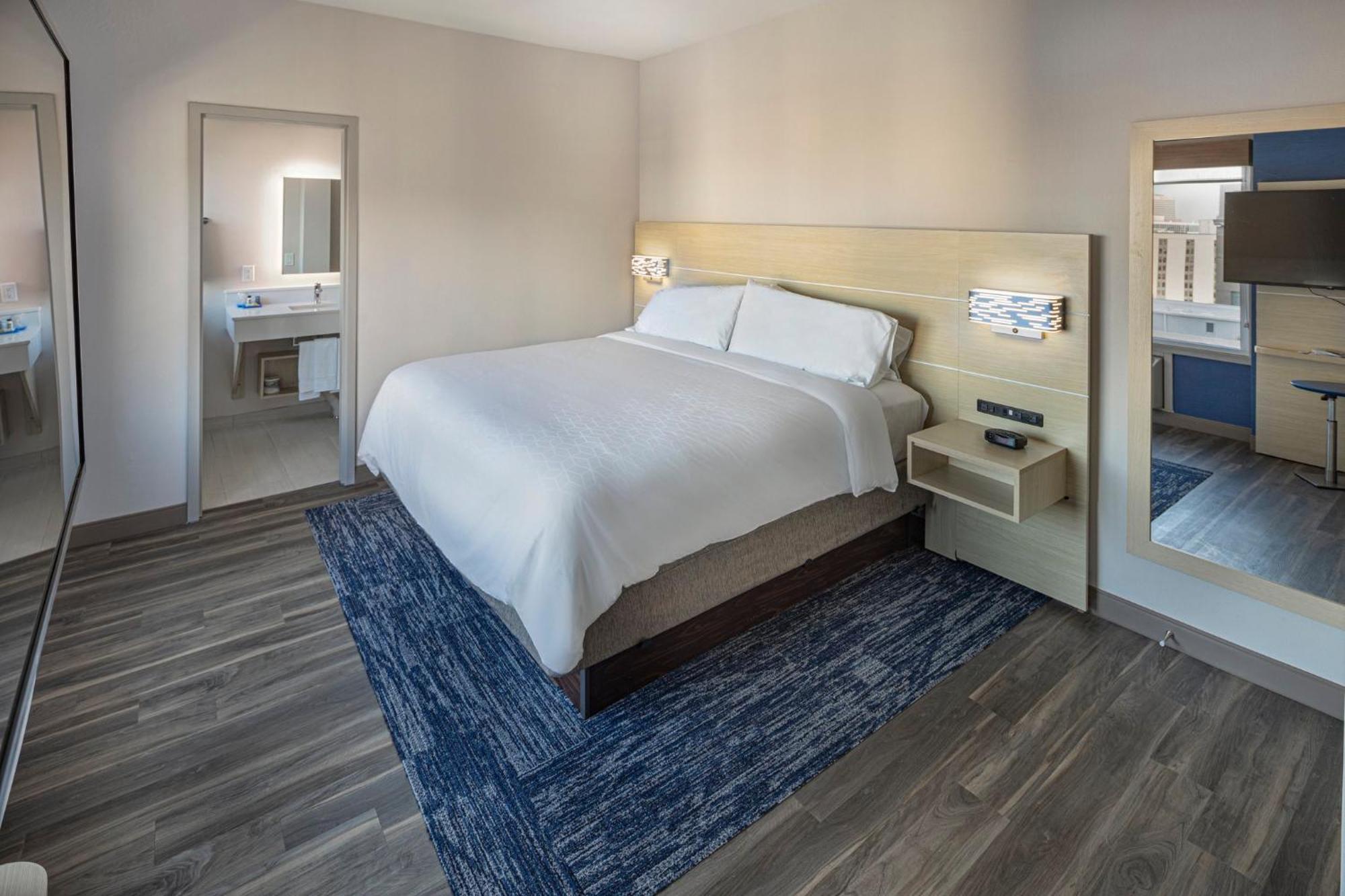 Suite mit Kingsize-Bett - barrierefrei mit Badewanne