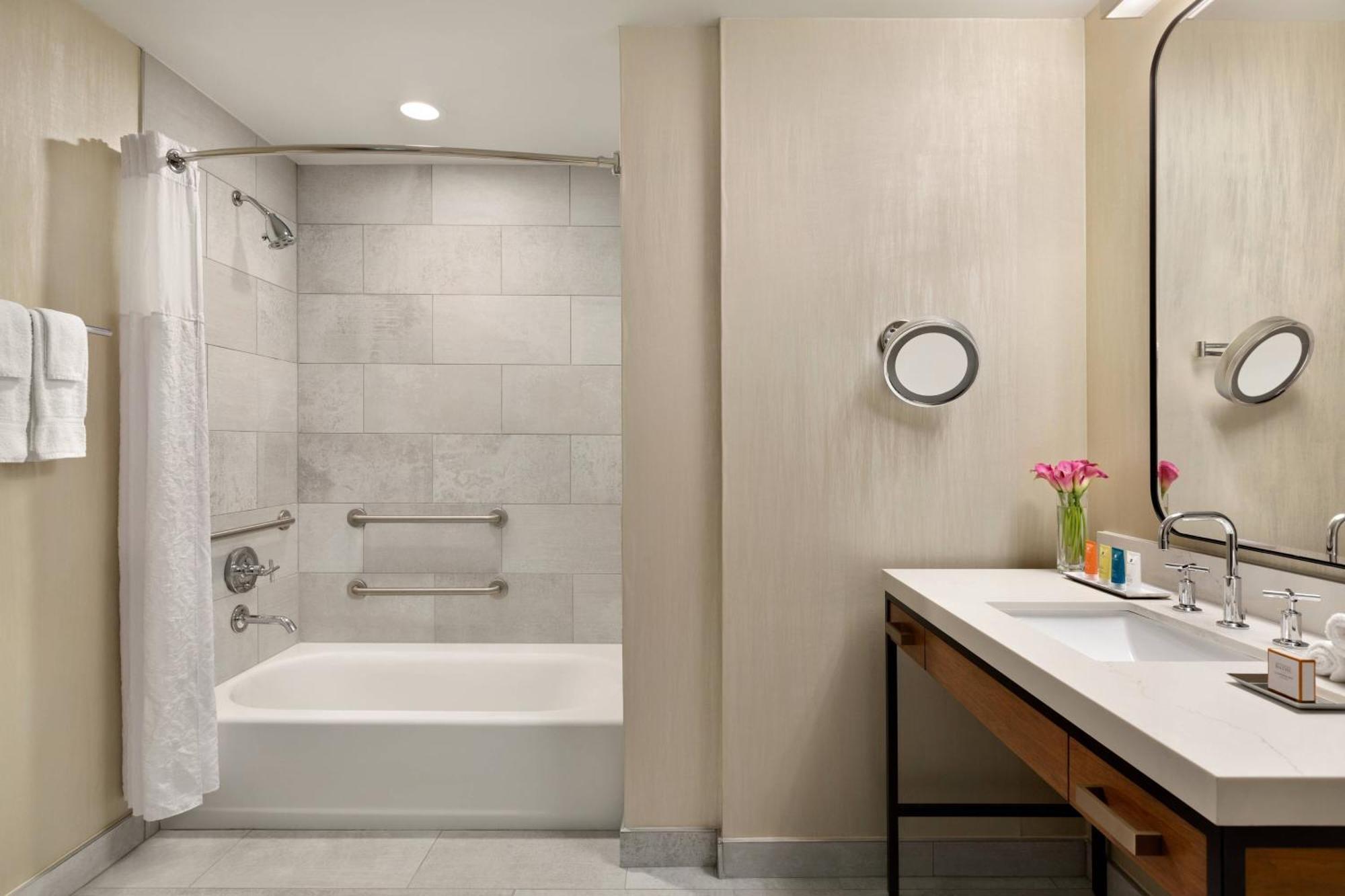 One-Bedroom King Suite with Balcony