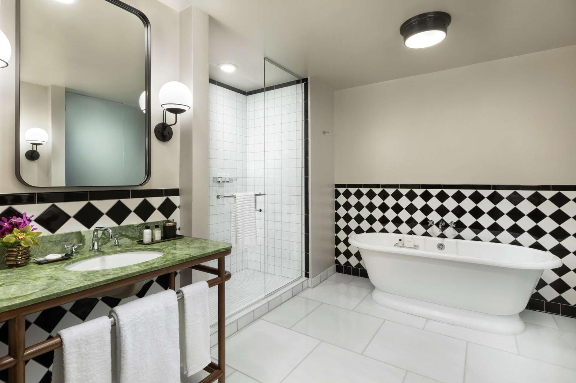 Deluxe One-Bedroom King Suite with City View
