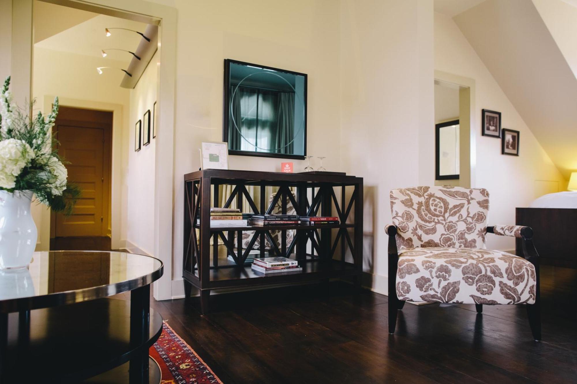 Deluxe King Suite