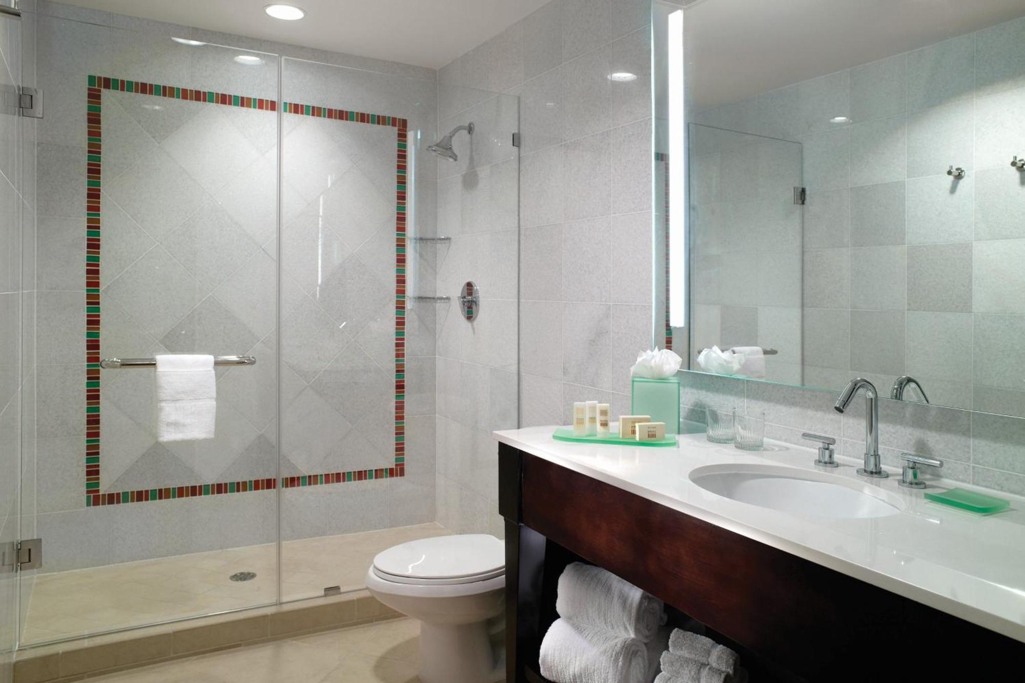 Corner King Room