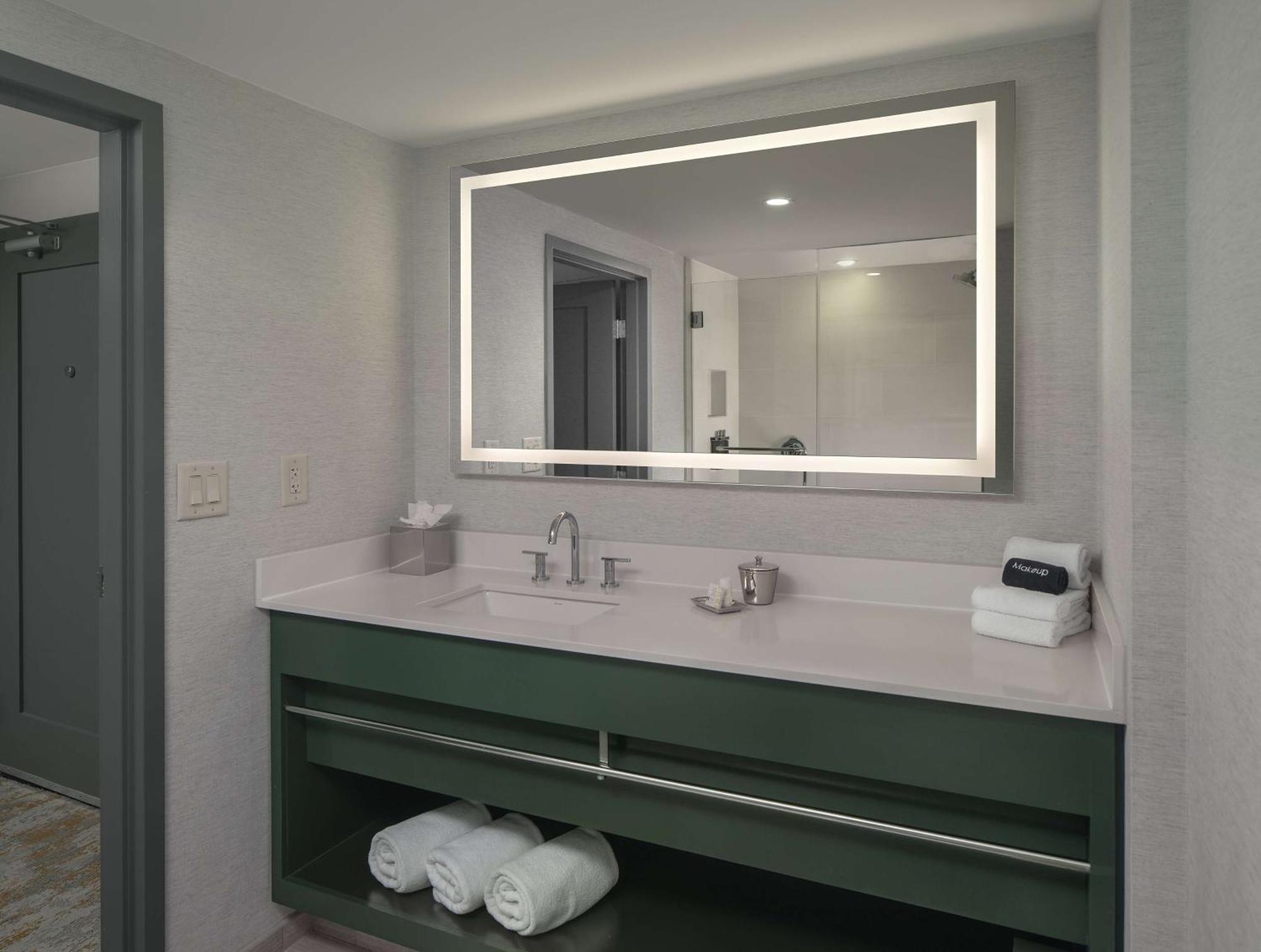 Corner King Room