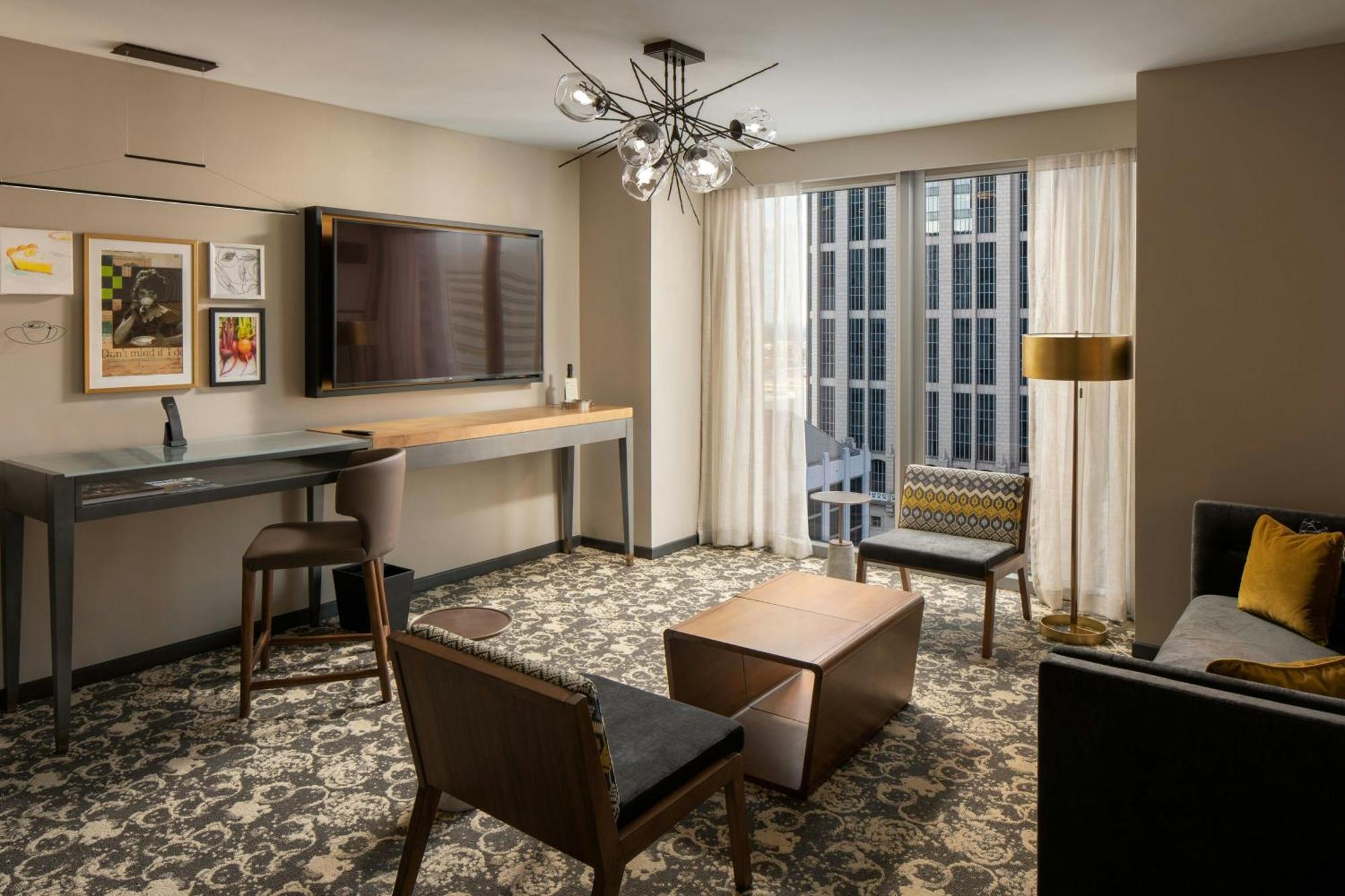 1 Bedroom Suite 1 King City view