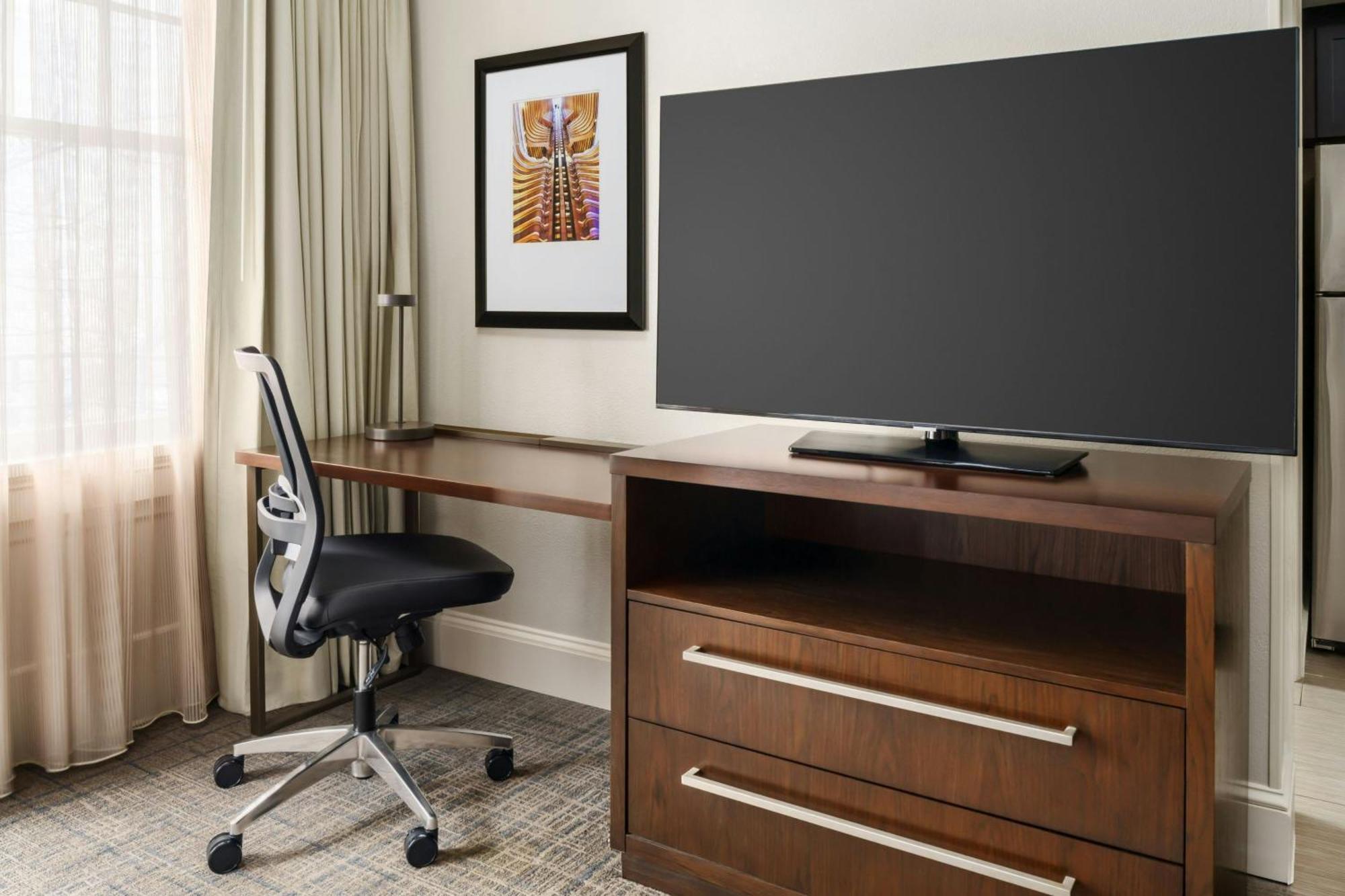 One-Bedroom Queen Suite Sofa Bed