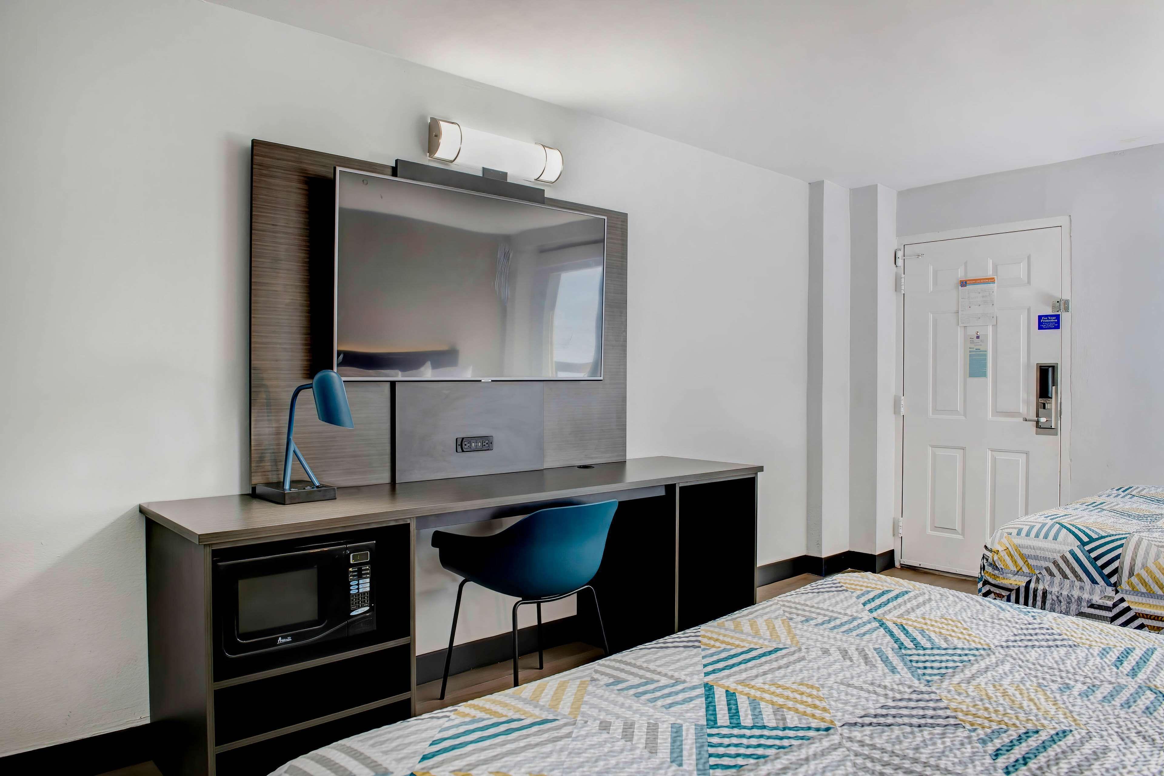 Double Room Two Double Beds Micro Fridge Smoking