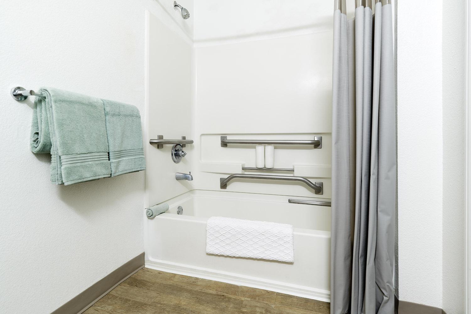 Upgraded 1 Queen Bed Accessible Studio w or Roll Shower
