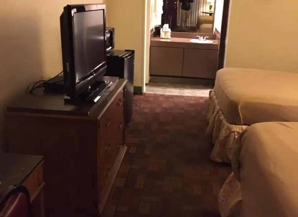 Cheshire Motor Inn-1